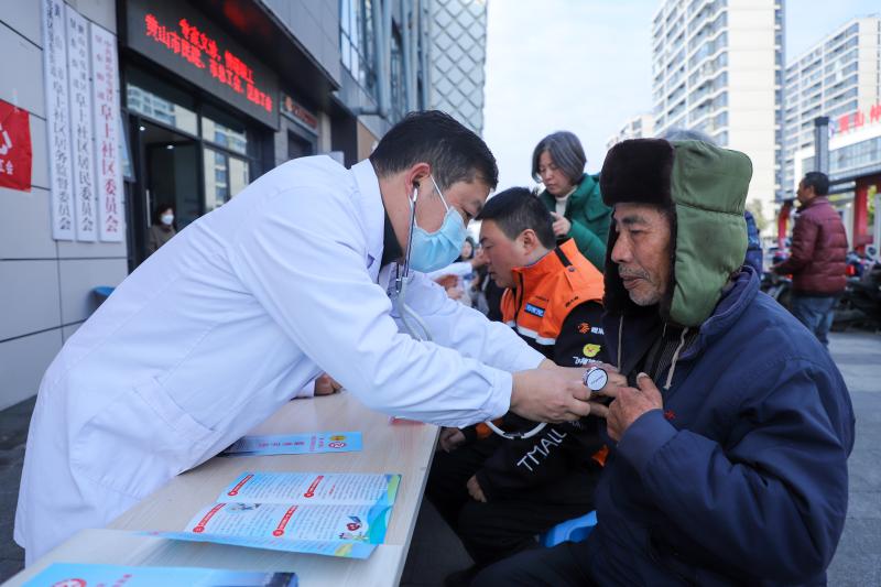 义诊进社区 关爱暖人心