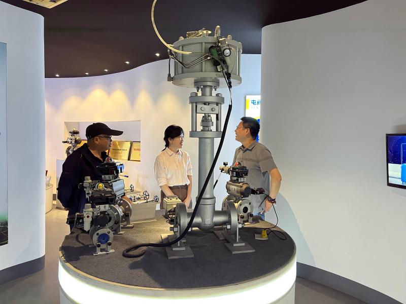 访企入村听心声，凝心聚力强信心